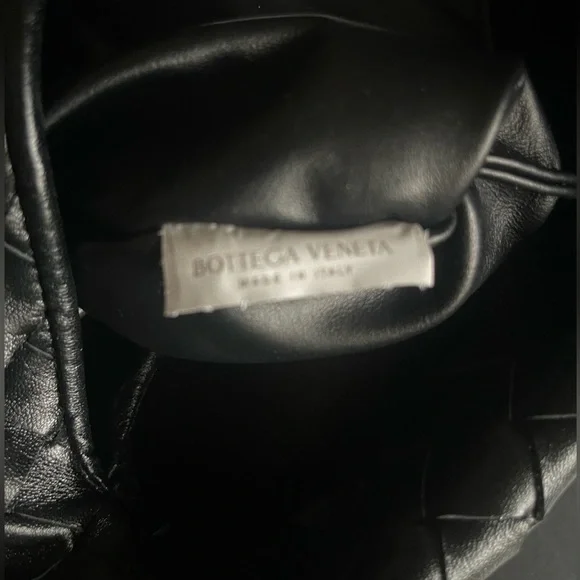 NEW BOTTEGA VENETA SMALL HOP 
in Black. Never worn. Comes with tags & dust bag - Picture 8 of 16